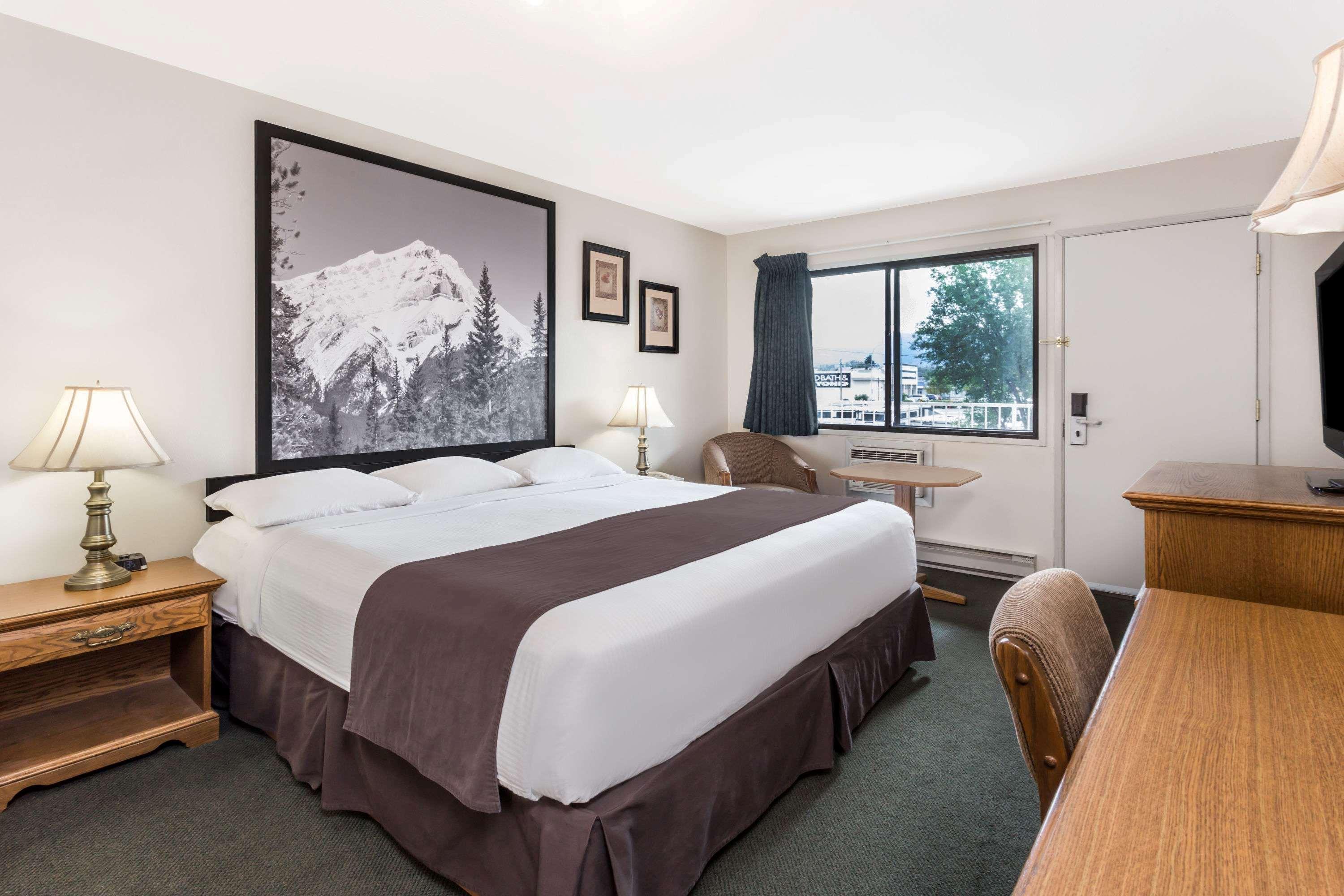 Super 8 By Wyndham Kelowna Bc Exterior foto